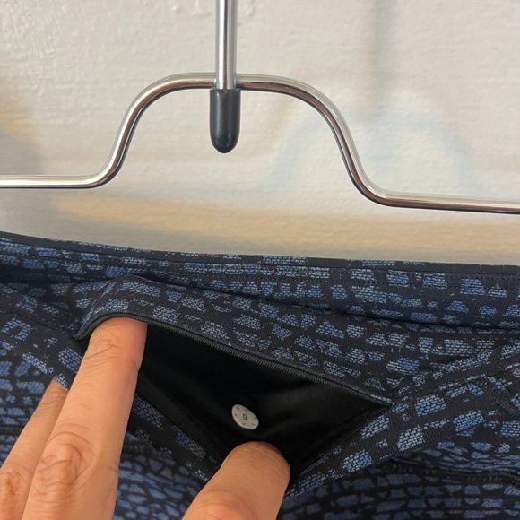 Lululemon Leggings 22-23" Inseam Zip Pocket Multicolor Pattern - Picture 4 of 4